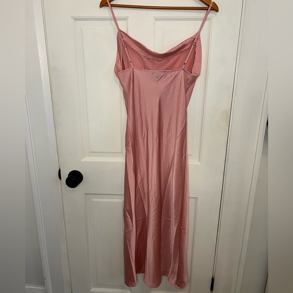 Pink satin looking dress - Picture 2 of 10